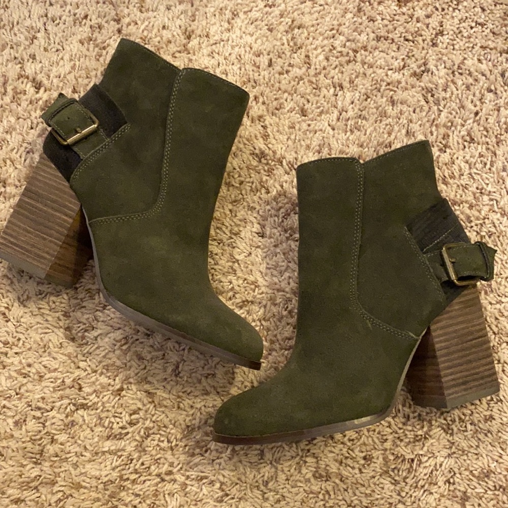 NWOT Sbicca Suede Forest Green Block Heel Booties
